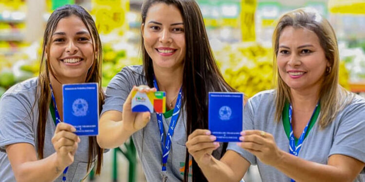 Enquanto Bolsa Família aumentou R$ 91, reajuste do salário mínimo para 2027 chama atenção