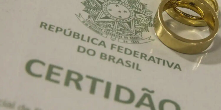 Governo paga benefício acima de R$ 2,5 mil para pessoas que estão casadas neste país