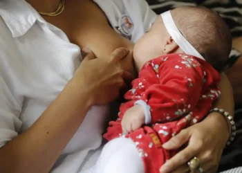 Auxílio Mãe Atípica: novo benefício paga R$ 600 por mês para mães nesta situação