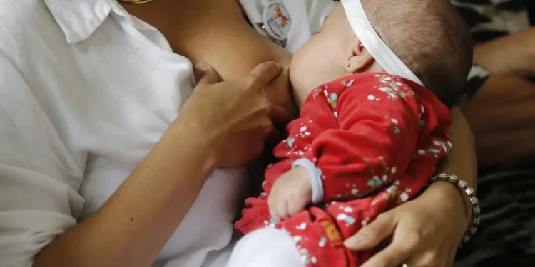 Auxílio Mãe Atípica: novo benefício paga R$ 600 por mês para mães nesta situação