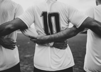 Alvinegro paulista atolado em dívidas determina que cada funcionário só coma um pão por dia no clube