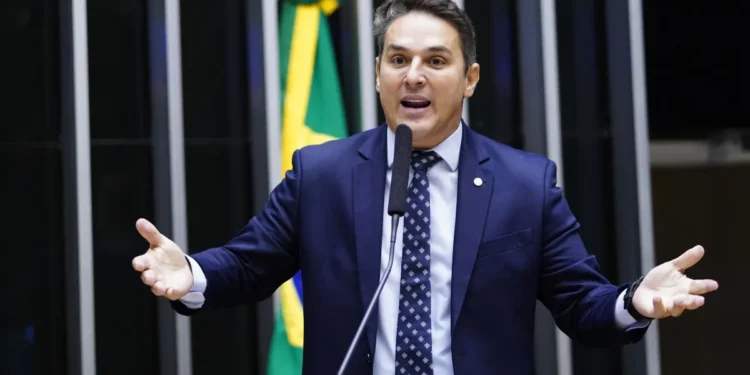 Enquanto Juliana Brizola declarou R$ 376 mil em bens, patrimônio informado por Zucco é superior