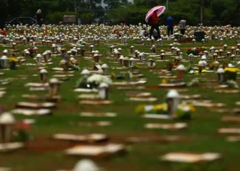 Auxílio-funeral de R$ 4,5 mil é aprovado após mudança na lei de 1992 nesta cidade
