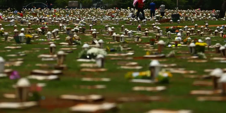 Auxílio-funeral de R$ 4,5 mil é aprovado após mudança na lei de 1992 nesta cidade