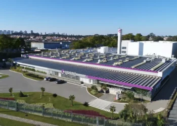 Gigante dos implantes dentários inaugura 3ª fábrica no Brasil e anuncia até R$ 2 bilhões em novos investimentos