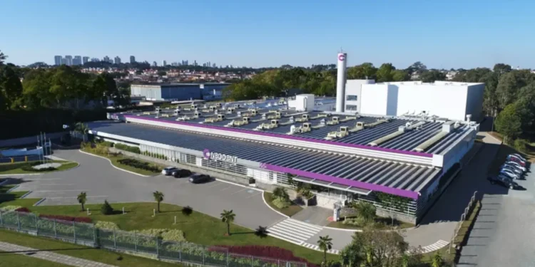 Gigante dos implantes dentários inaugura 3ª fábrica no Brasil e anuncia até R$ 2 bilhões em novos investimentos