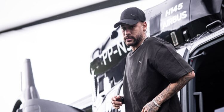 Helicóptero ligado a empresa de Neymar desaparece com famoso cantor sertanejo