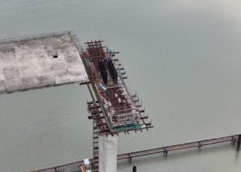 Obras iniciam demolição estrutura antiga