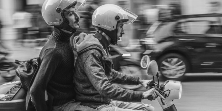 Proibido dois homens viajem moto