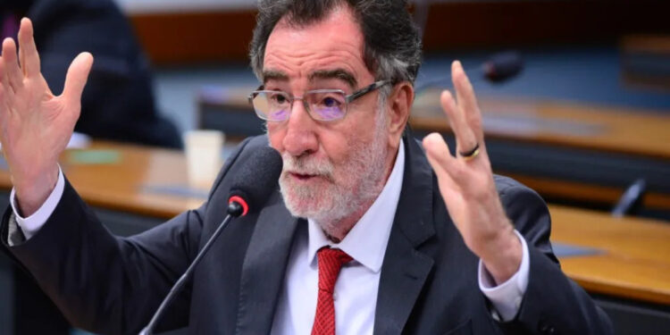 Enquanto Cleitinho declarou R$ 956 mil em bens, patrimônio informado por Patrus é superior