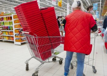 Gigante dos supermercados confirma o fechamento de 60 lojas e quase 1.000 demissões