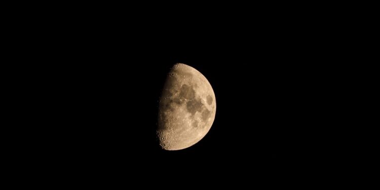 Lua Minguante deste sábado acende alerta financeiro para 4 signos