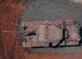 Parceiro estratégico do Brasil desenvolve tanque nuclear de 60 toneladas que lança projéteis a 450 km de distância