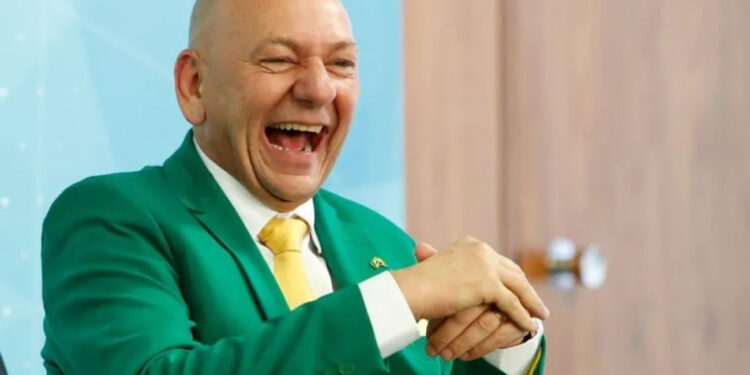 Enquanto Ricardo Eletro atingiu R$ 1,5 bilhão no auge, fortuna do Véio da Havan é muito maior