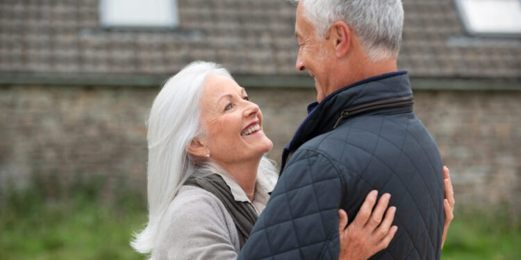 Mulheres 62+ e homens 65+ ganham direito a um dos benefícios mais populares do Brasil