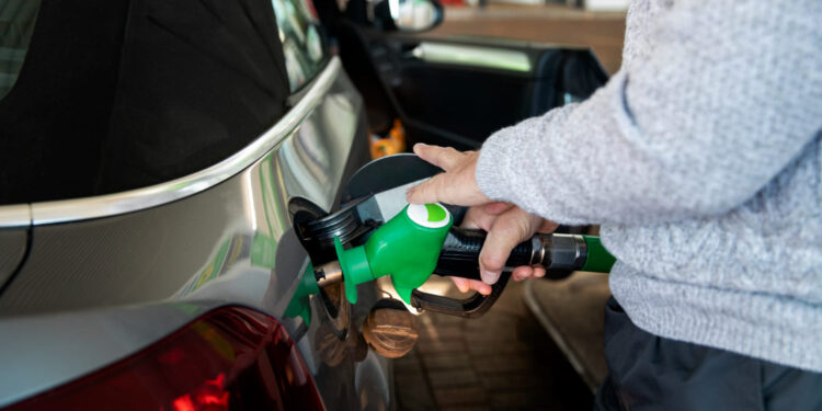 Carro mais econômico do Brasil até R$ 100 mil chega a fazer 17,7 km/l com gasolina