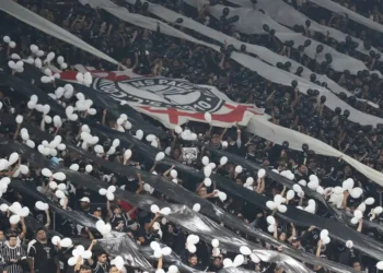 Corinthians assina com meio-campista e recebe R$ 13,5 milhões para gastar