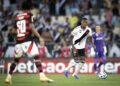 Atacante do Vasco na mira da Premier League; Flamengo fecha com defensor