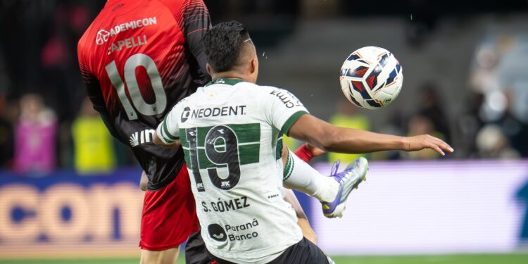 Athletico-PR escolhe dois zagueiros para contratar; Coritiba vai abrir negociações com goleiro