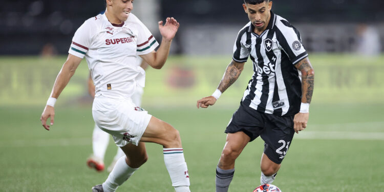 Fluminense fecha com goleiro e atacante do Botafogo entra na mira de clubes do exterior