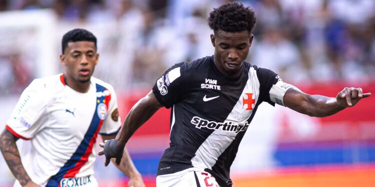 Enquanto Ziyech ganha R$ 850 mil no Botafogo, Thiago Mendes ganha bem menos no Vasco
