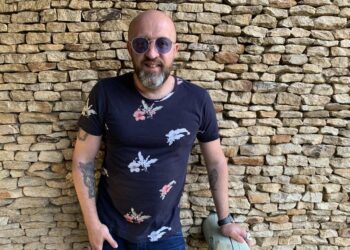 Fabrício Carpinejar sobre amor: “Uma relação nem sempre termina porque não é feliz. Às vezes termina para preservar a felicidade da memória.”