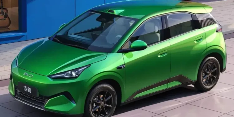 Enquanto Dolphin Mini atinge velocidade máxima de 150 km/h, novo carro da BYD chega a 496,22 km/h
