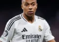 Enquanto Mbappé ganha R$ 15,8 milhões por mês, seu principal rival teve o salário multiplicado por 10