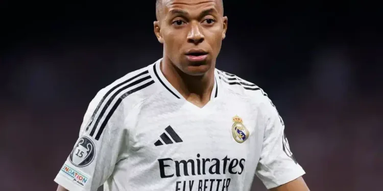 Enquanto Mbappé ganha R$ 15,8 milhões por mês, seu principal rival teve o salário multiplicado por 10