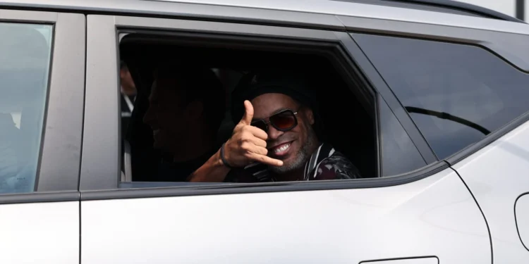 Aos 46 anos, Ronaldinho Gaúcho aceita R$ 500 mil por mês para voltar a jogar