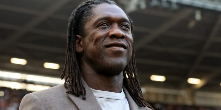 Seedorf recém chegou no Alvinegro e sugeriu mudar o hino do time