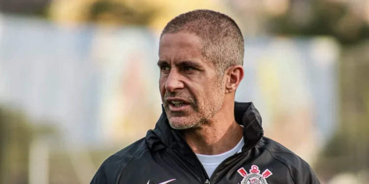 Sylvinho no Corinthians: salário do técnico é tão baixo que chama atenção