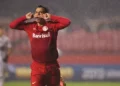 Aos 37 anos, Leandro Damião topa ganhar cerca de R$ 2 mil por jogo para voltar a atuar