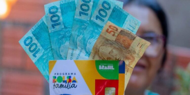 Bolsa Família vai passar mais fácil de R$ 1.000 a partir de outubro