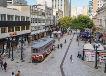 Cidade brasileira entre as mais inteligentes do mundo ganha o maior supermercado autônomo da América Latina