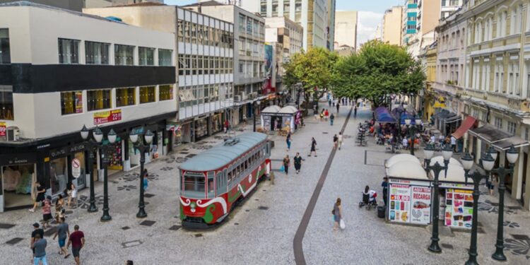 Cidade brasileira entre as mais inteligentes do mundo ganha o maior supermercado autônomo da América Latina