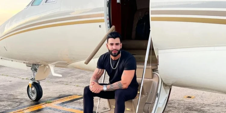 Enquanto Luciano Hang viaja em jato de R$ 165 milhões, aeronave de Gusttavo Lima é ainda mais cara