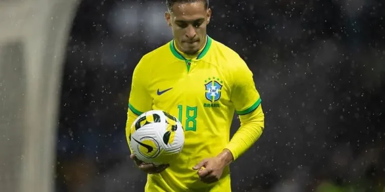 Antony pode se naturalizar espanhol e trocar a Seleção Brasileira pela Espanhola?