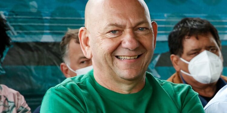 Mansão de Luciano Hang avaliada em R$ 200 milhões pode valorizar ainda mais após cidade anunciar R$ 700 milhões em obras