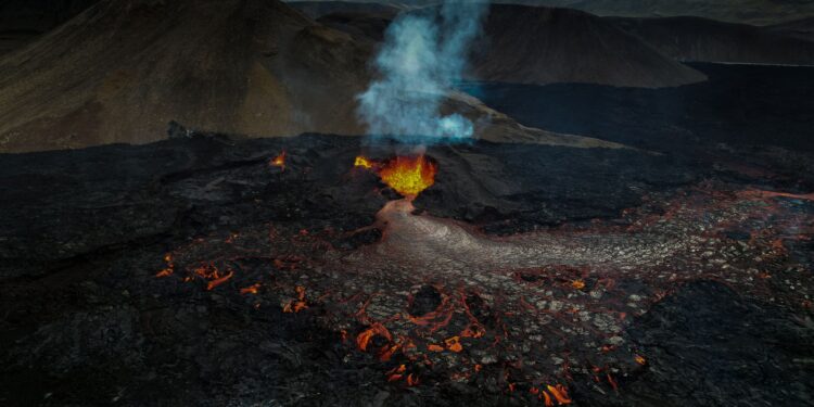 Nasa flagra vulcão voltando ativa