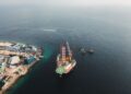 Maior navio mundo cruza oceanos