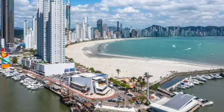 Cidade com apenas 150 mil habitantes tem o 4º maior IDH do Brasil e segundo m² mais caro do país