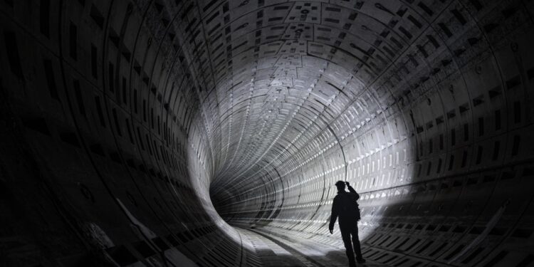 País vai construir megatúnel de R$ 1 bilhão e 3,6 km para levar água da chuva até o mar