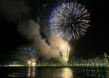 Segunda cidade mais cara do Brasil prepara 15 minutos de fogos no Réveillon para superar até o Rio