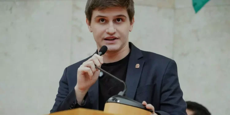 Deputado federal eleito em São Paulo com 3 milhões de votos é filho de Eneias